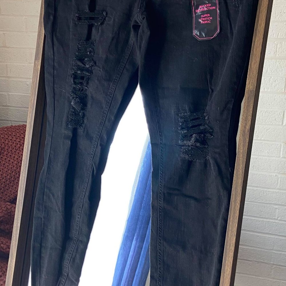 BLACK RIPPED SKINNY JEANS